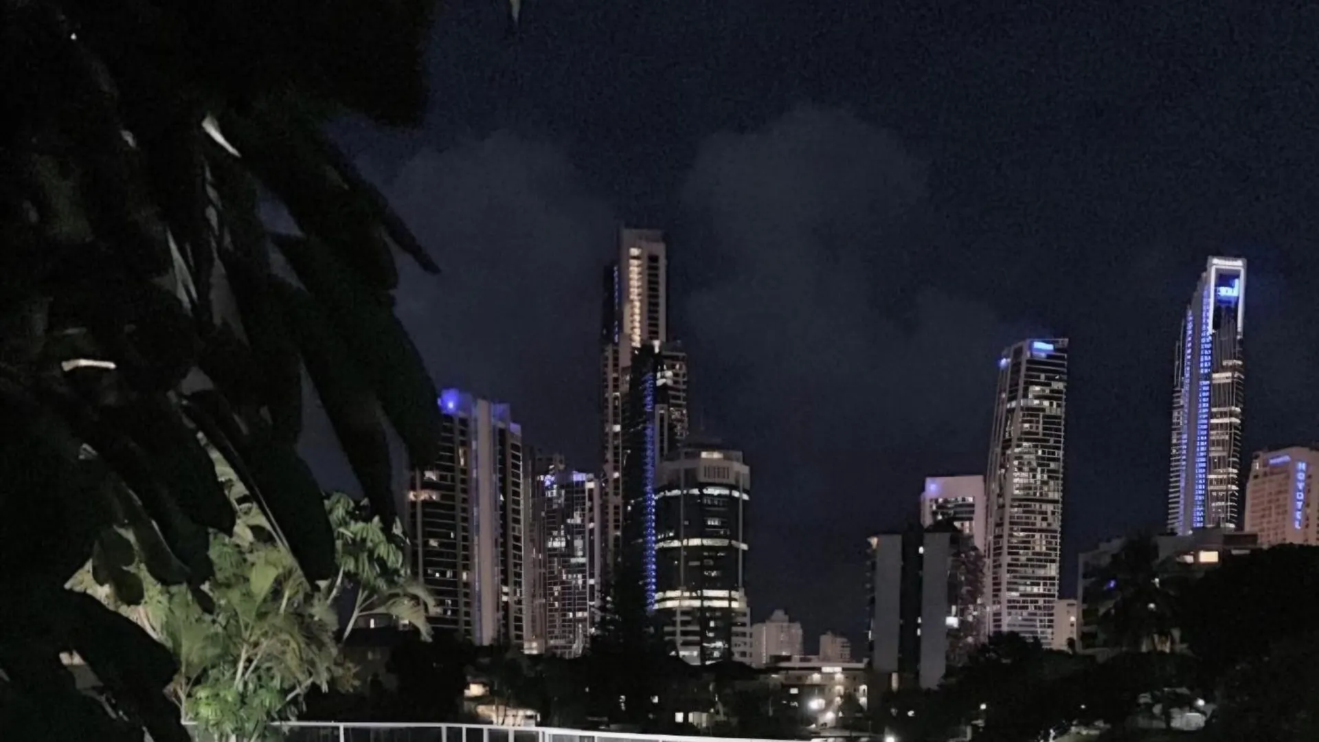 Superior Penthouse In Surfers Paradise On The Χρυσή Ακτή