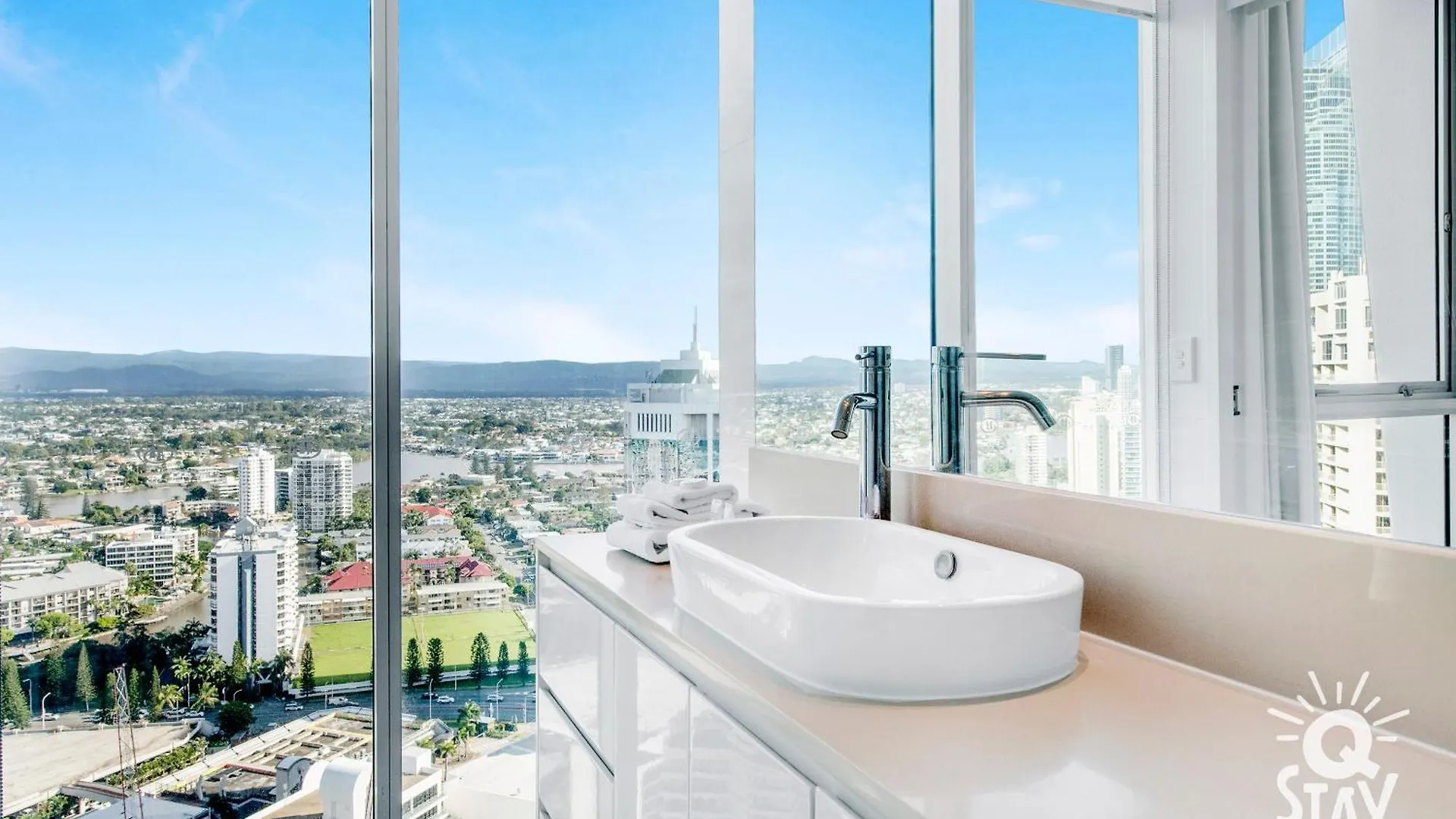 3 Bedroom Ocean Views On Level 29 At The H'residences - Q Apartment Gold Coast