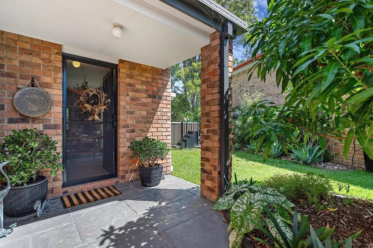 Riverfront Oasis In Elanora *