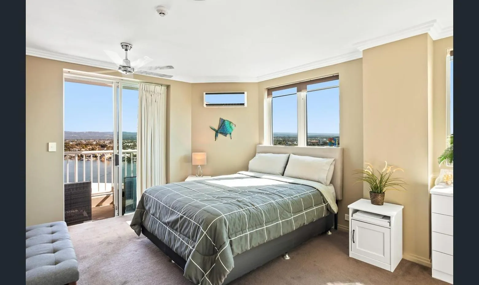Superior Penthouse In Surfers Paradise On The *