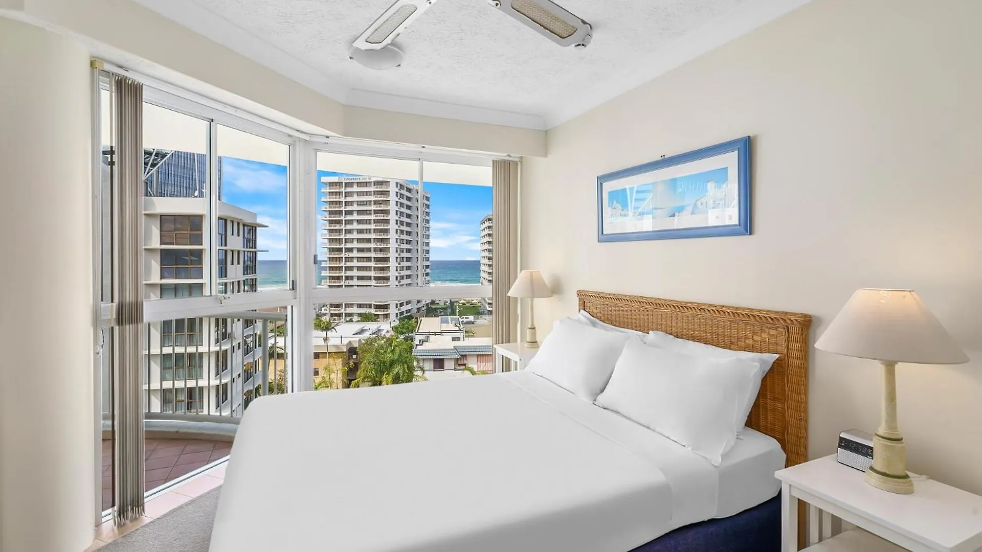 Aparthotel Surf Parade 4*