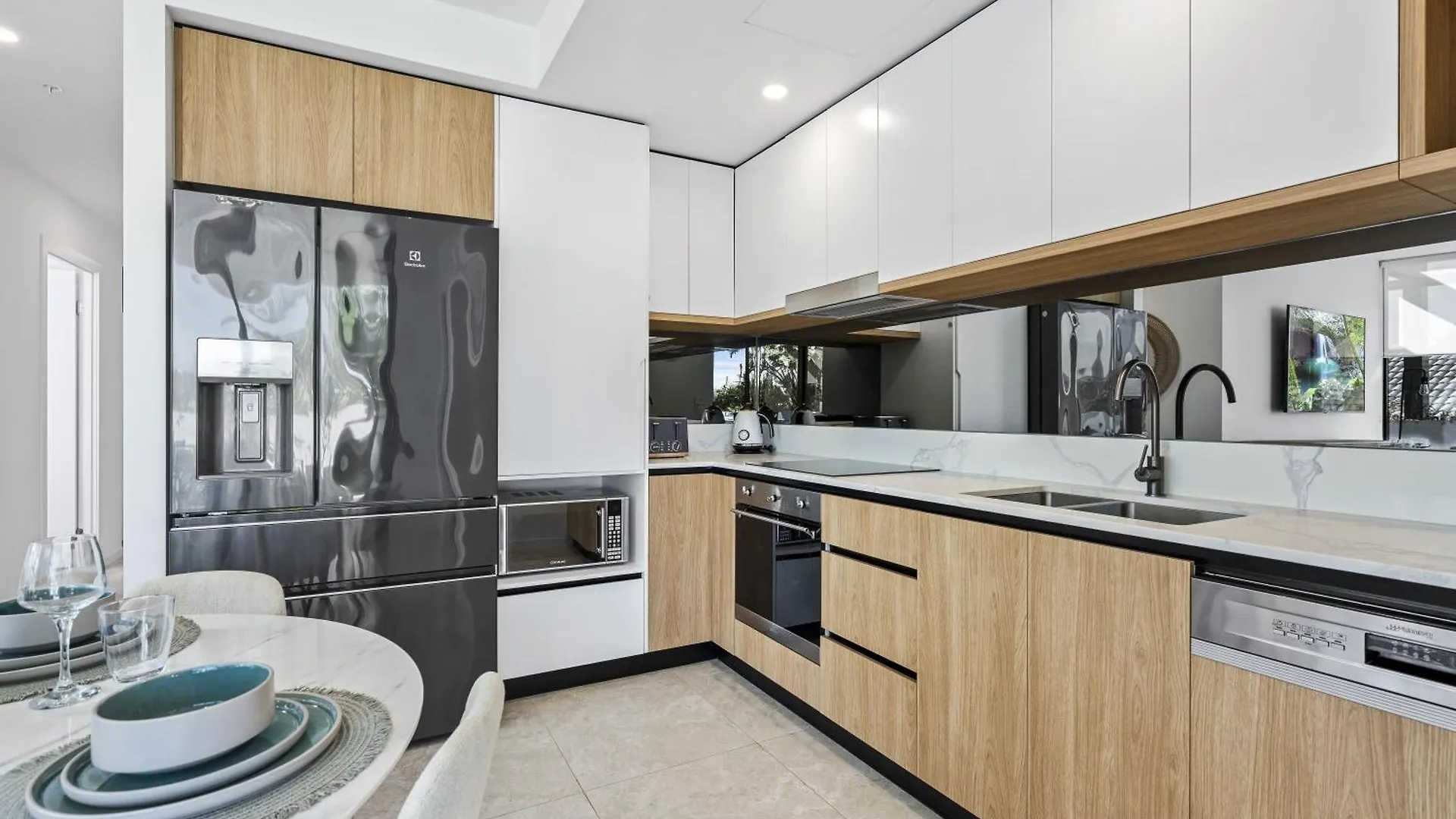 Modern 2-bedroom Private On Floor In Broadbeach 公寓