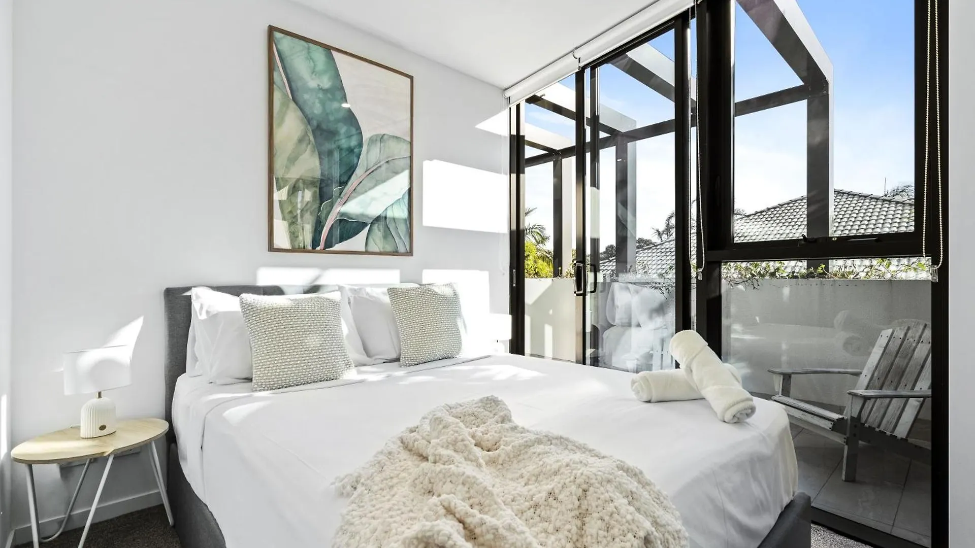 Modern 2-bedroom Private On Floor In Broadbeach *