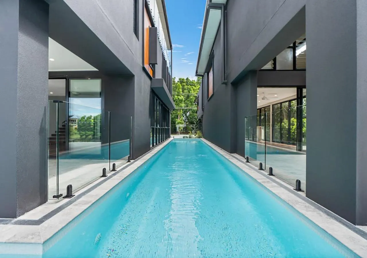 Villa Brand New Modern 8 Bedroom In City Centre - Heated Modern Infinity Pool