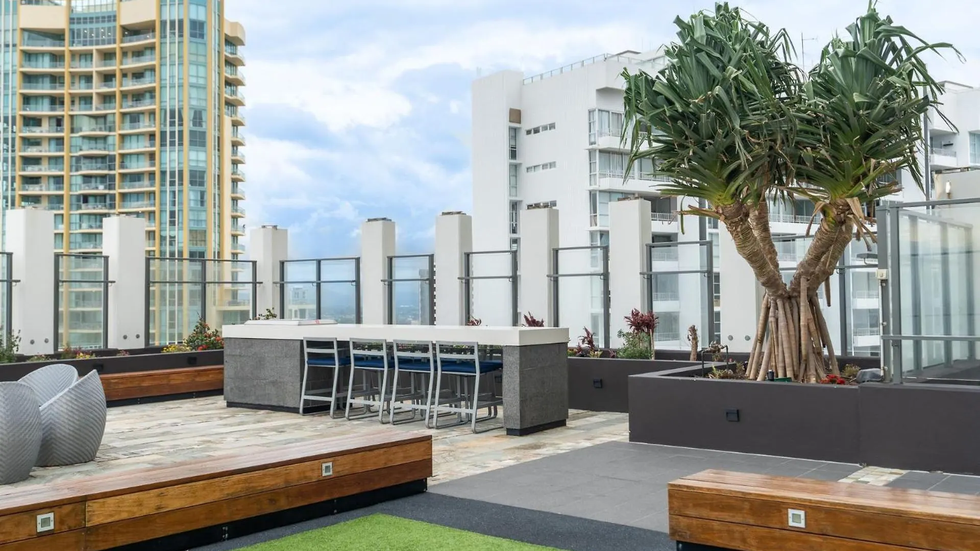 Rhapsody Stunning Ocean Views - Coasthm Apartment *