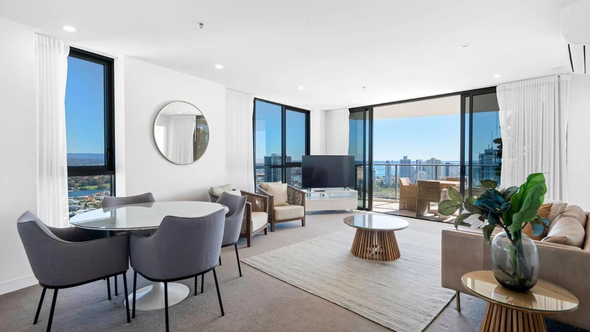 Rhapsody Stunning Ocean Views - Coasthm * Gold Coast