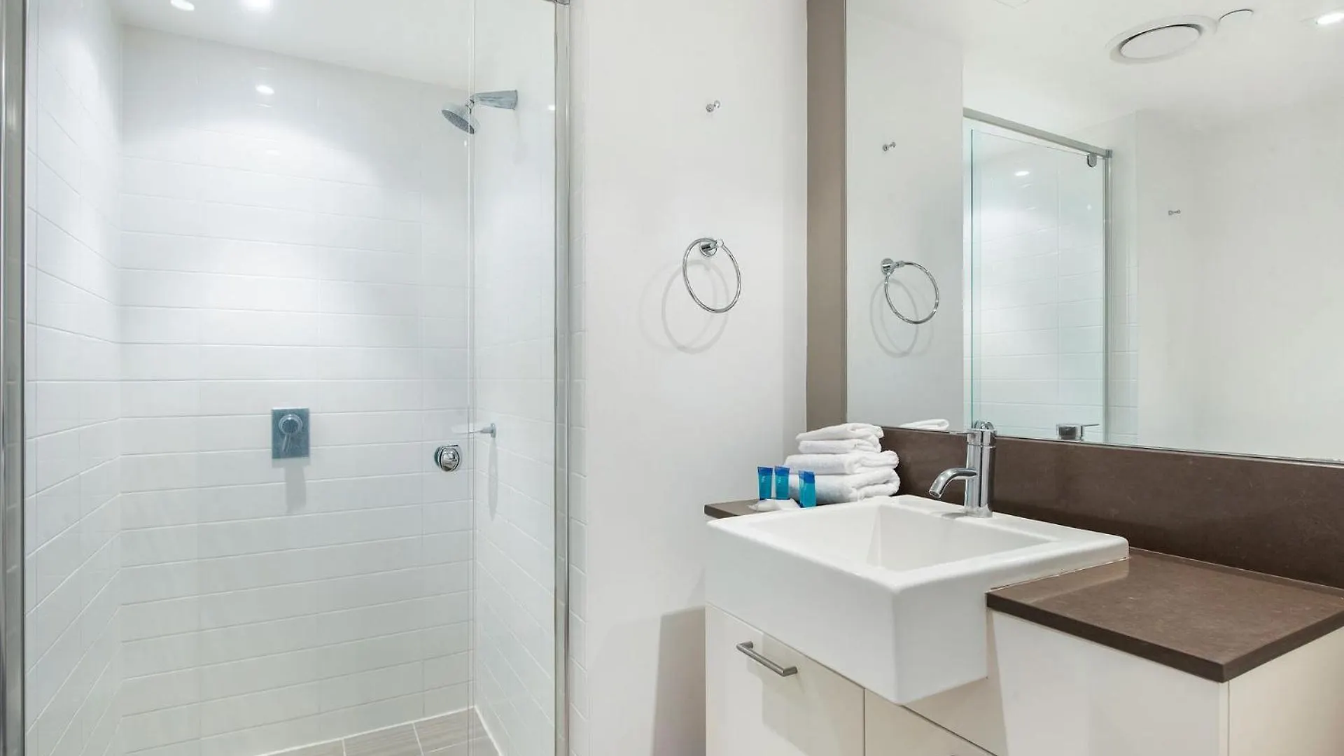 Artique 2 Bedroom Close To The - Coasthm Apartment *