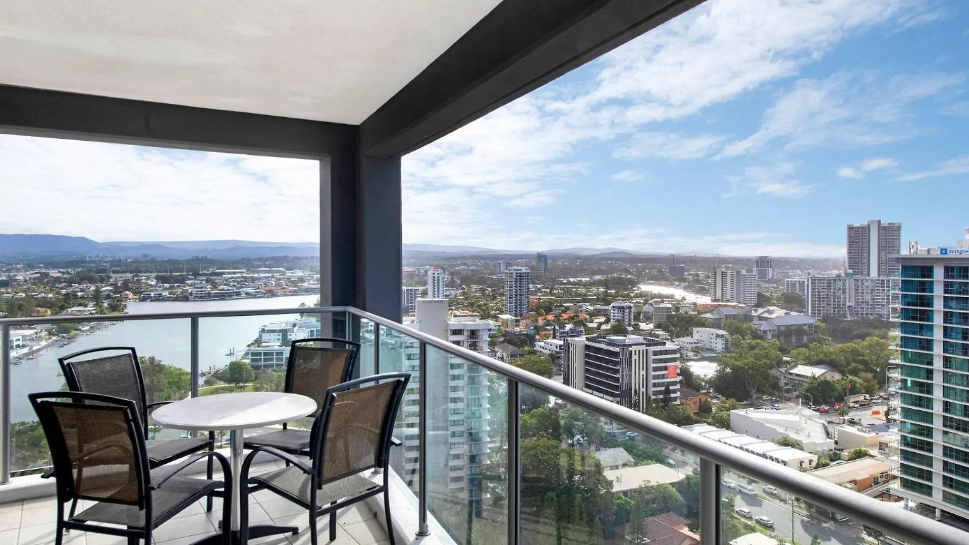 Апартаменты Artique 2 Bedroom Close To The - Coasthm