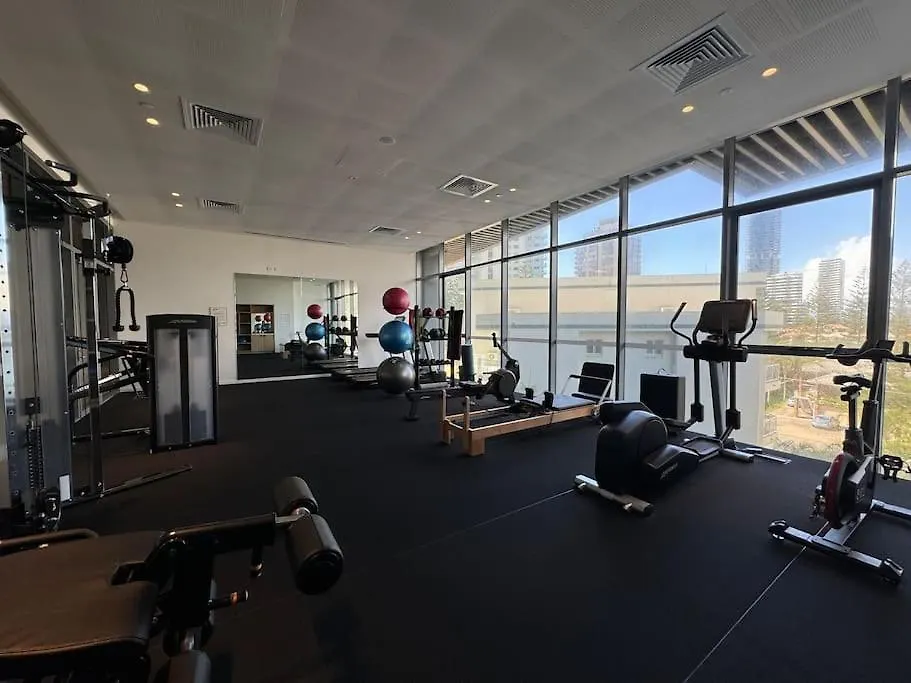 Broadbeach Luxury Seaview 2br