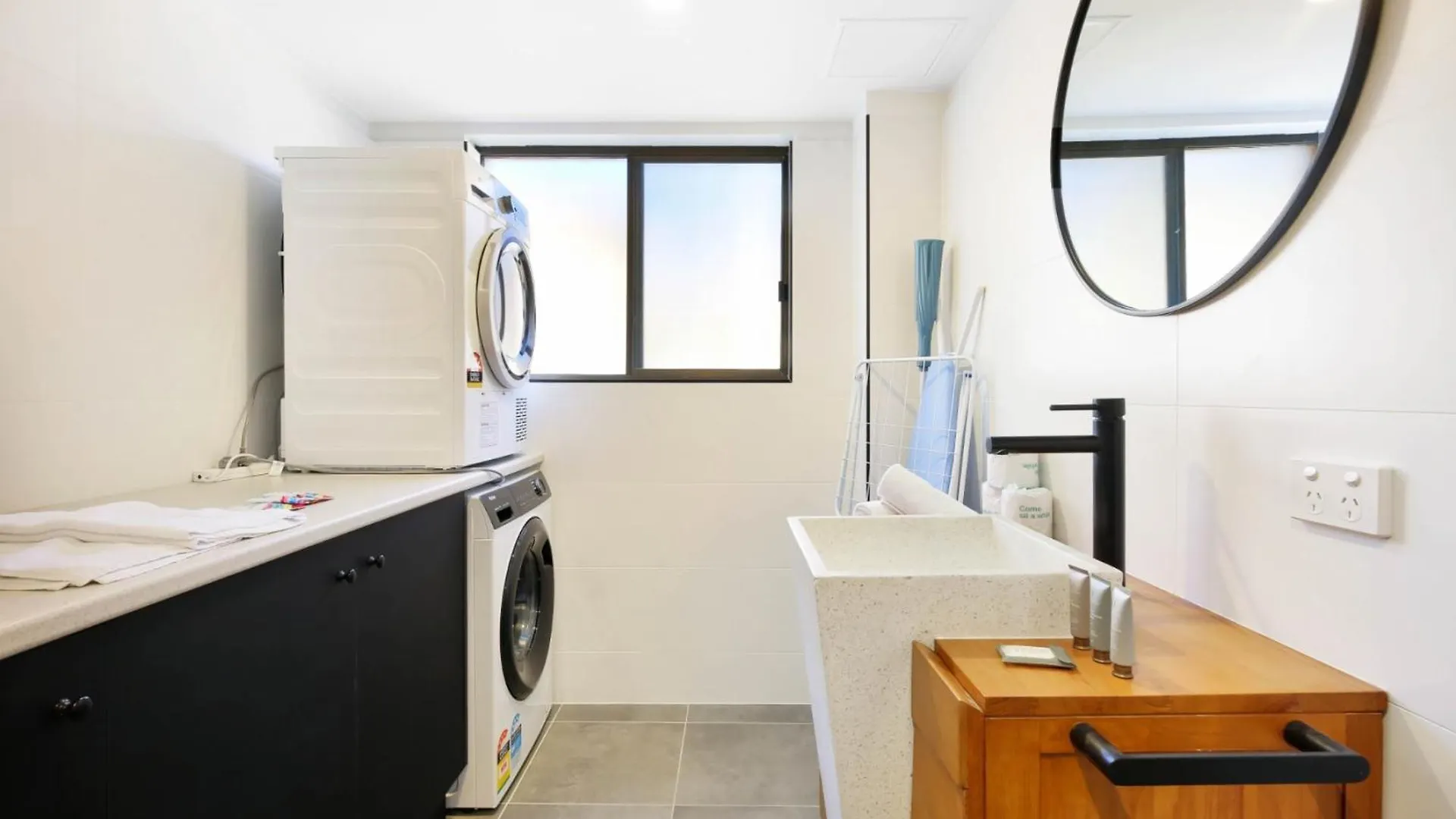2-bed With Alfresco Dining, 200m To The Daire *