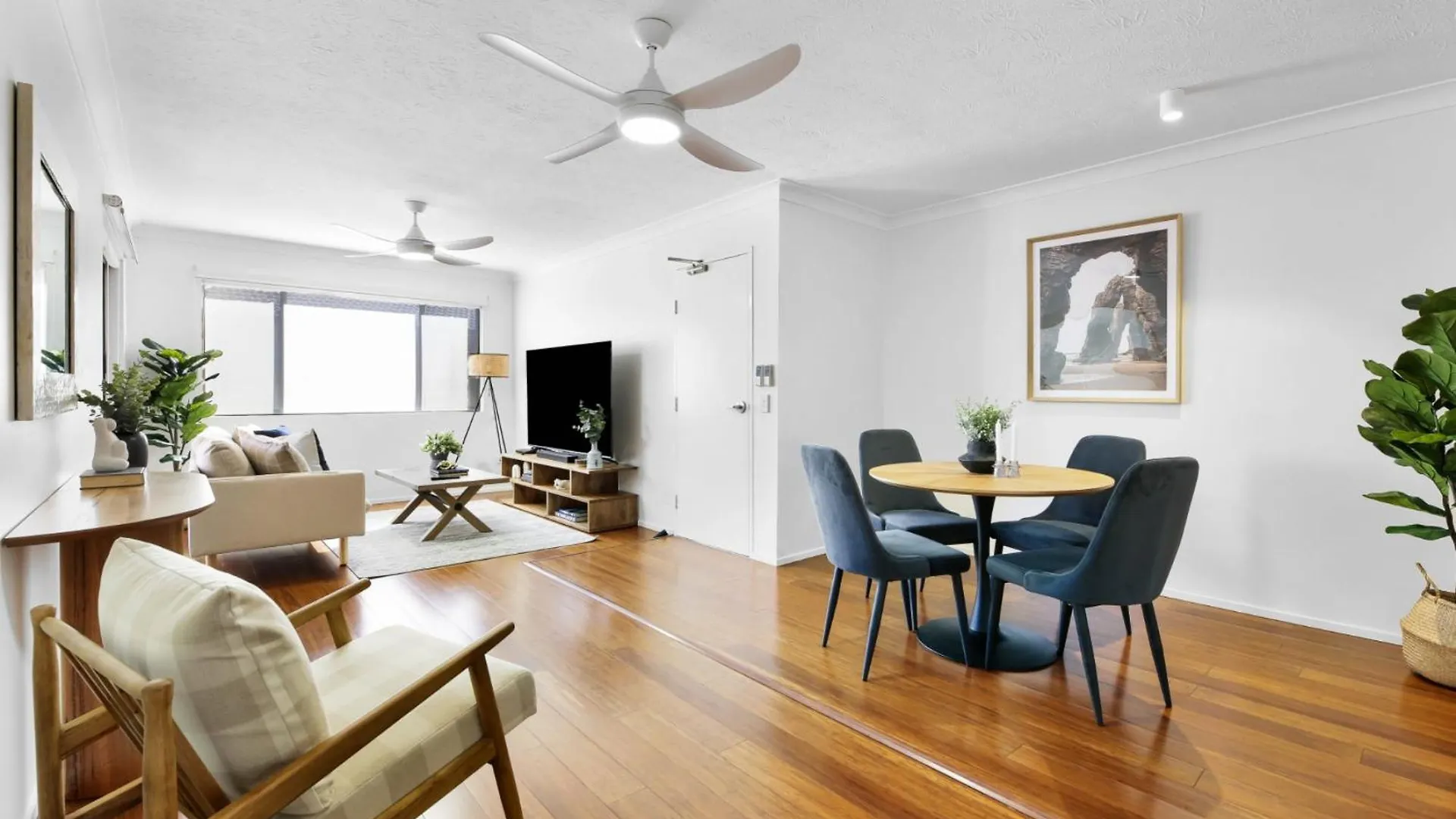2-bed With Alfresco Dining, 200m To The * Gold Coast