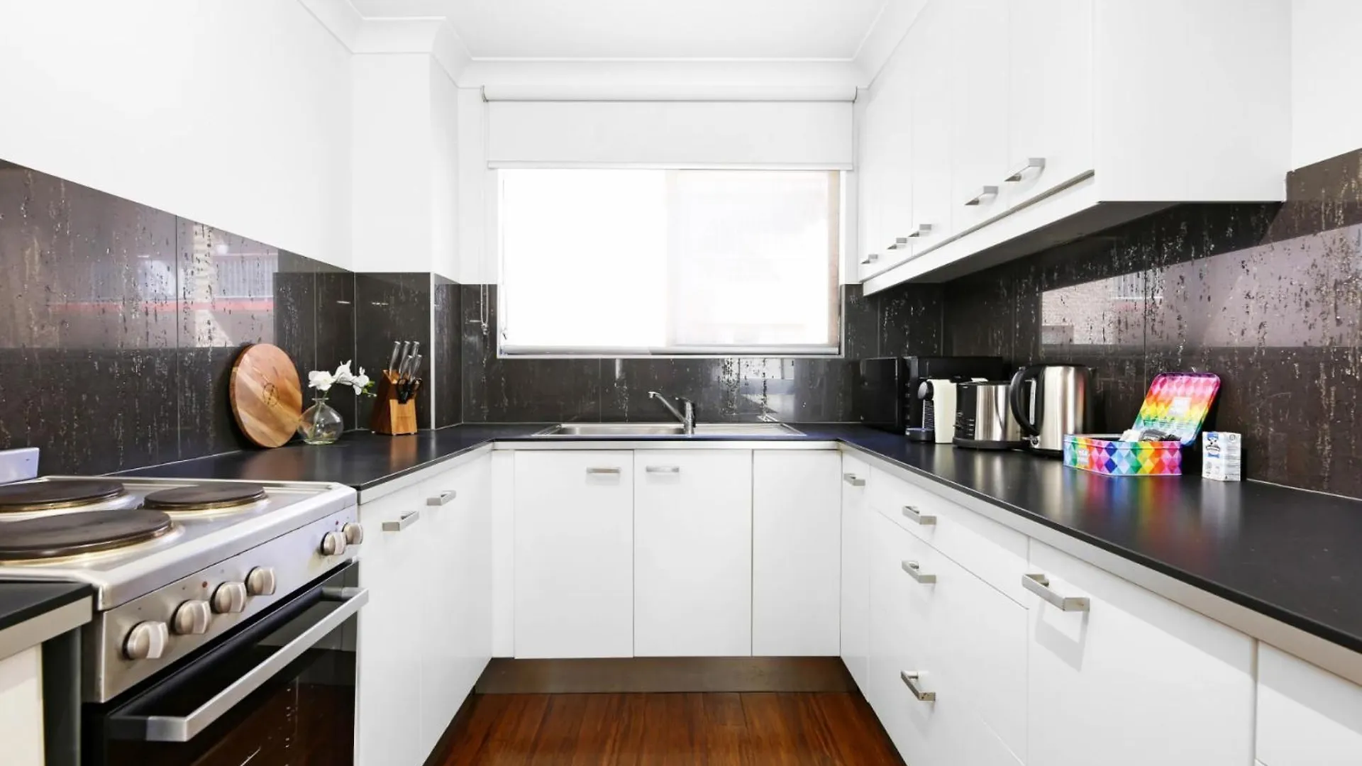 2-bed With Alfresco Dining, 200m To The Daire *