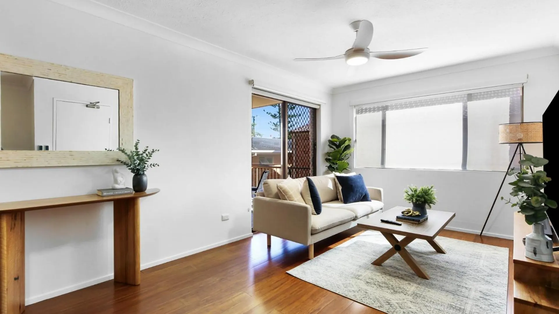 2-bed With Alfresco Dining, 200m To The Gold Coast