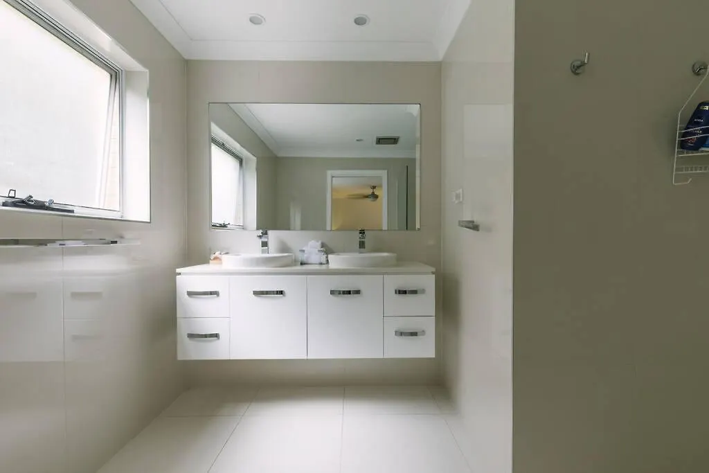 Miami's Family Getaway Sleeps 10, Pool, Patio, Walk To North Burleigh & Shops * Gold Coast