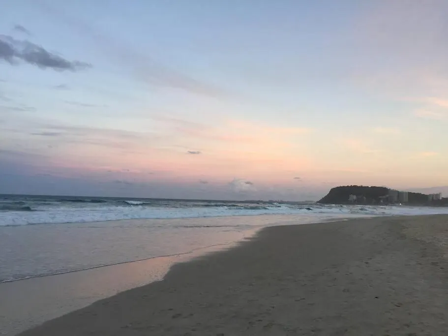 Miami's Family Getaway Sleeps 10, Pool, Patio, Walk To North Burleigh & Shops Apartman Gold Coast
