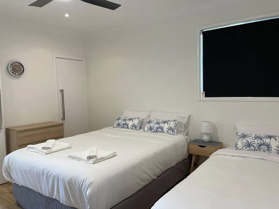 Miami's Family Getaway Sleeps 10, Pool, Patio, Walk To North Burleigh & Shops Apartman Gold Coast