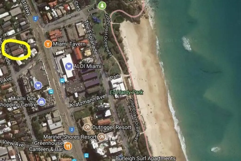 Miami's Family Getaway Sleeps 10, Pool, Patio, Walk To North Burleigh & Shops Gold Coast