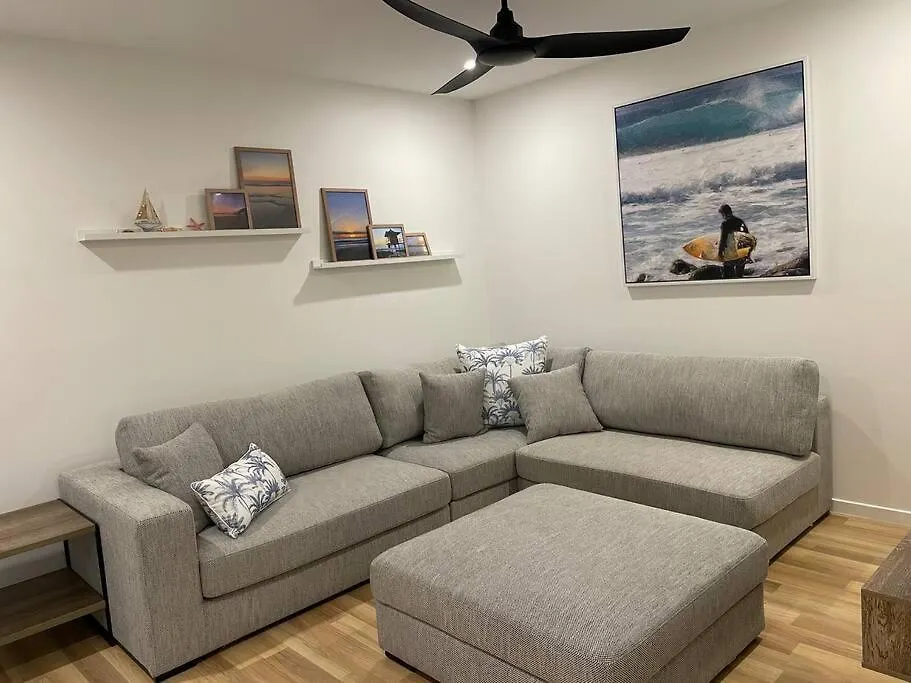 Miami's Family Getaway Sleeps 10, Pool, Patio, Walk To North Burleigh & Shops Apartman