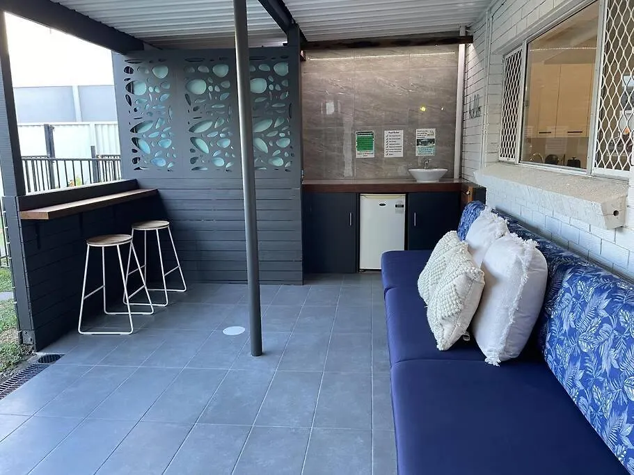 Miami's Family Getaway Sleeps 10, Pool, Patio, Walk To North Burleigh & Shops Apartman Gold Coast