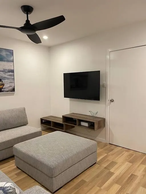 Miami's Family Getaway Sleeps 10, Pool, Patio, Walk To North Burleigh & Shops Gold Coast
