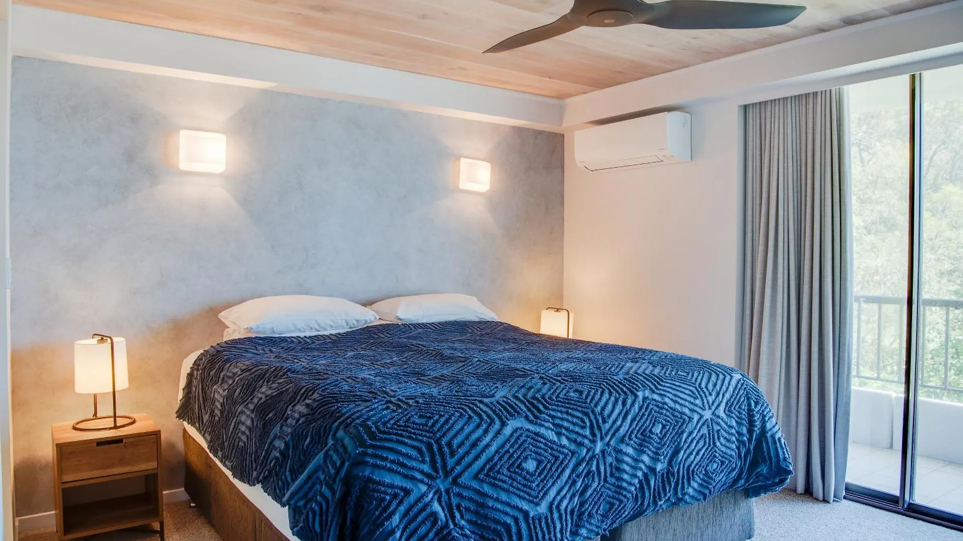 Aparthotel The Rocks - Official 4*