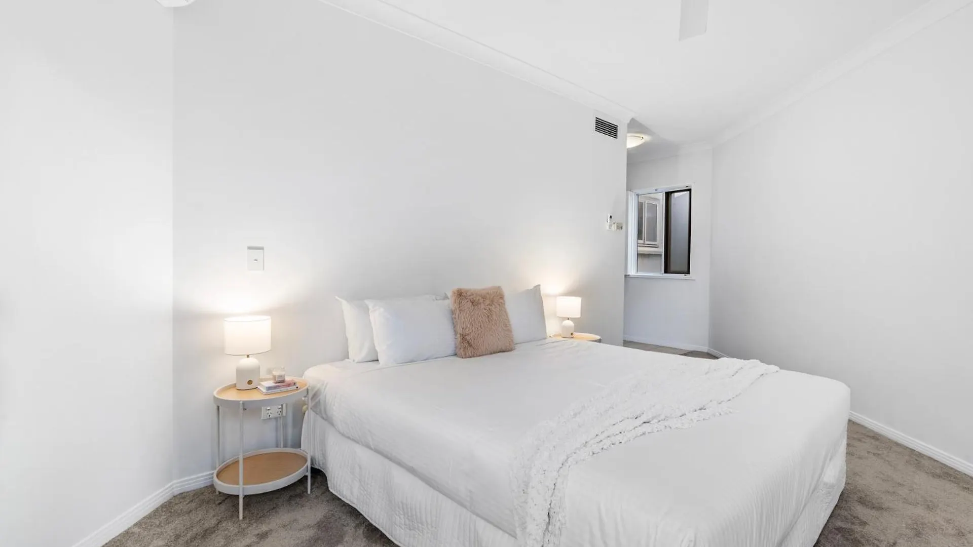 Paros On The - Absolute Waterfront Living Gold Coast