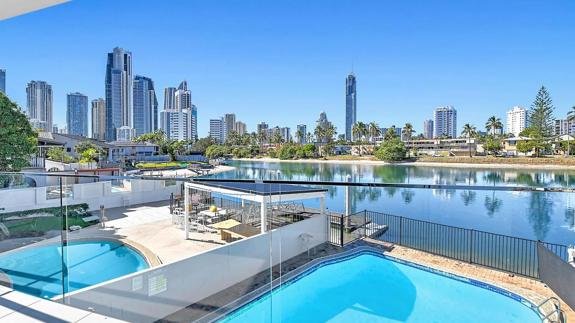 Riverside 4 Bedroom House Unit In Surfers Paradise