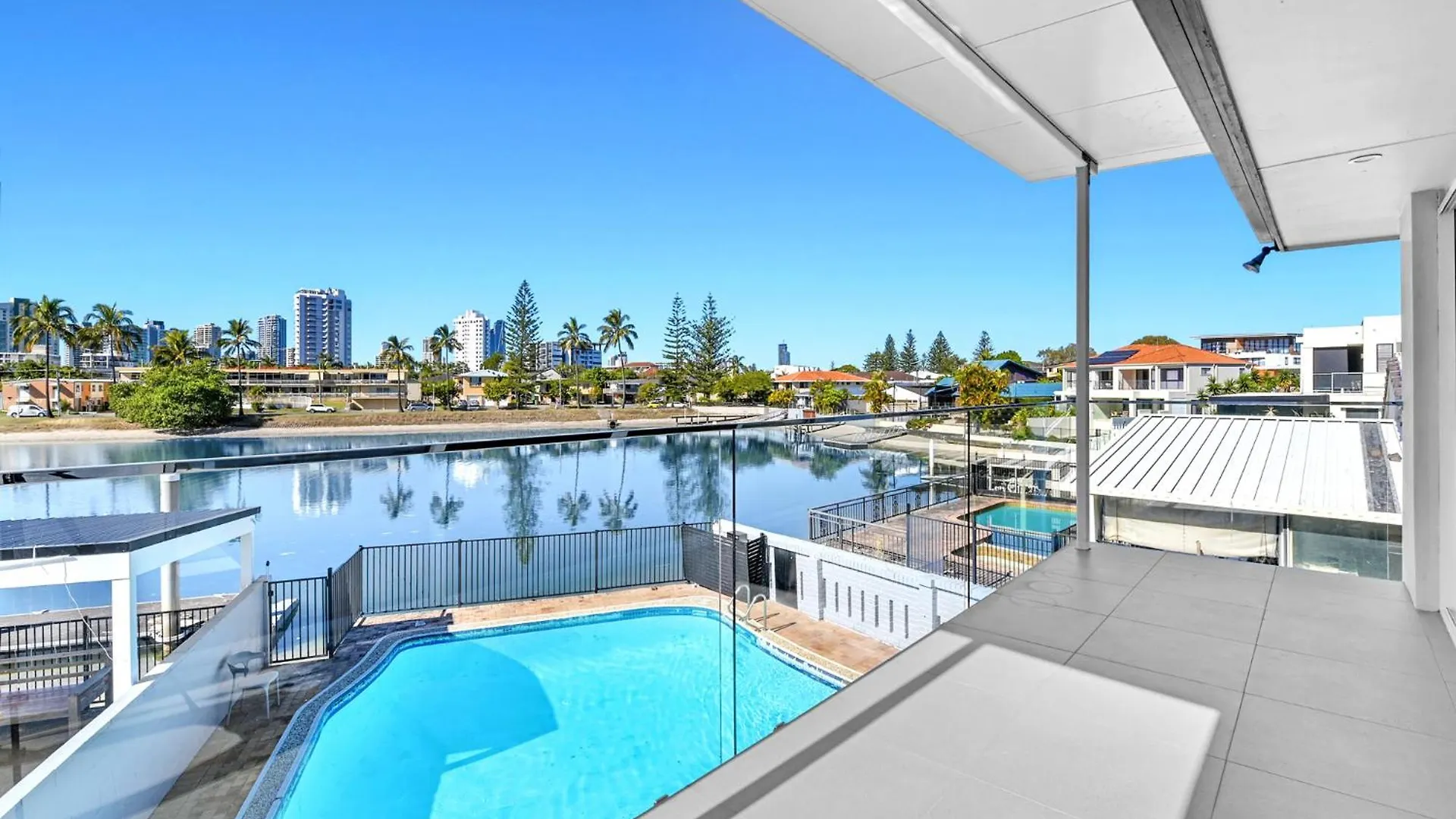Riverside 4 Bedroom House Unit In Surfers Paradise *