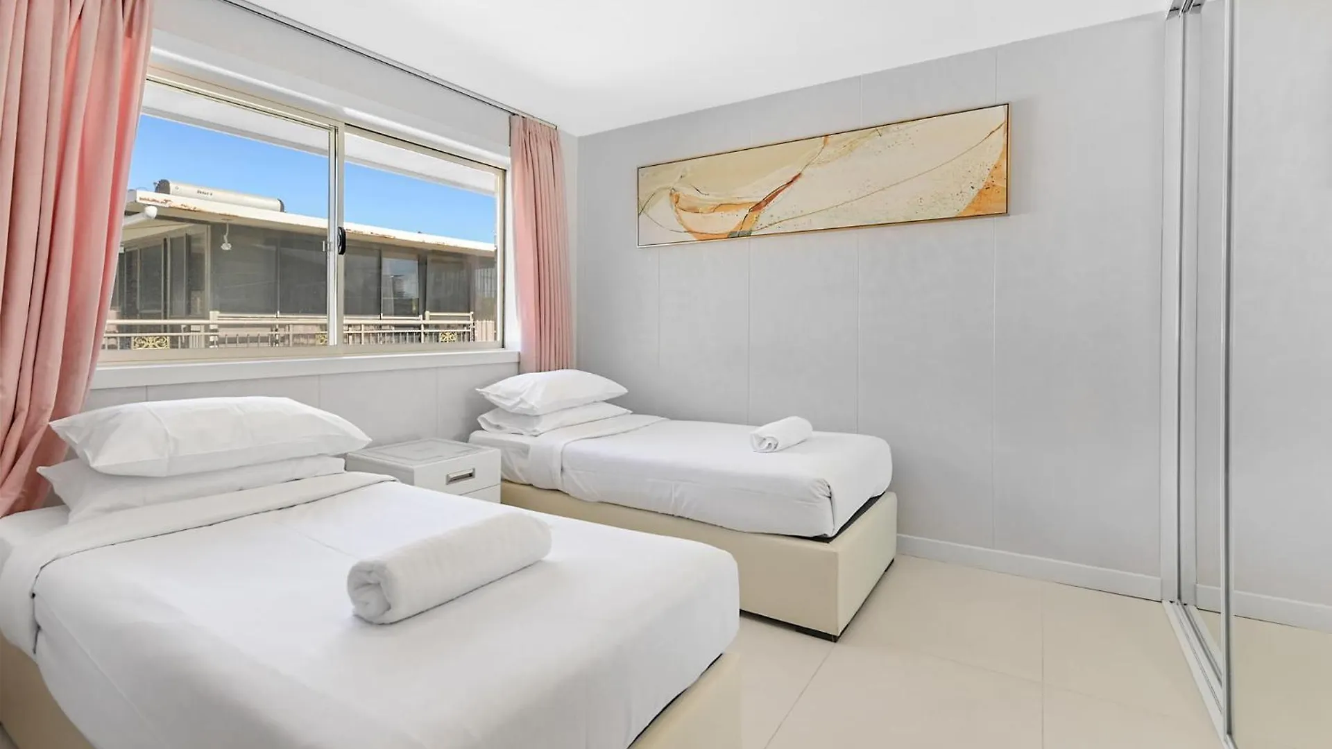 Riverside 4 Bedroom House Unit In Surfers Paradise Daire *