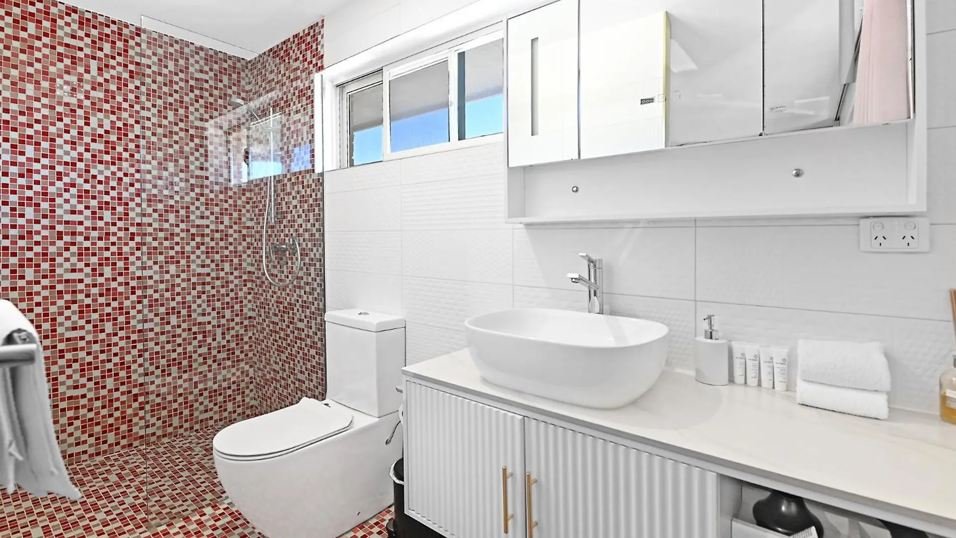 Riverside 4 Bedroom House Unit In Surfers Paradise
