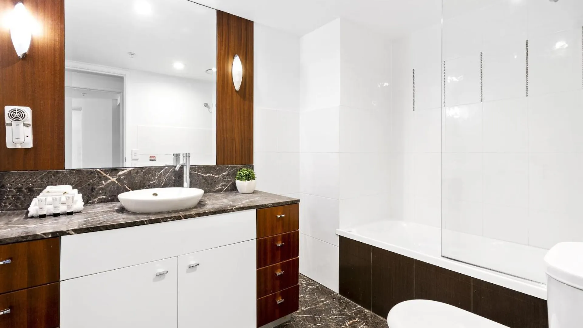 Chevron Renaissance - 3 Bedroom - Q * Gold Coast
