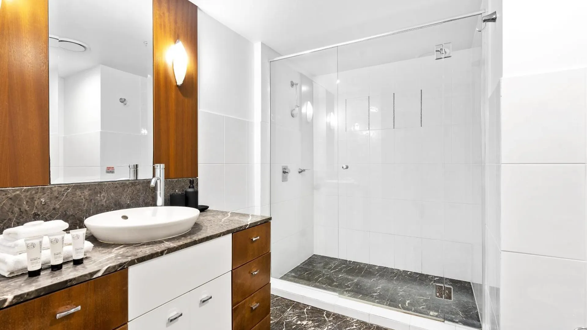Chevron Renaissance - 3 Bedroom - Q *