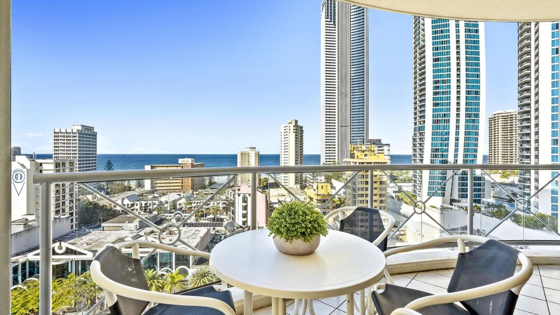 Chevron Renaissance - 3 Bedroom - Q Apartment *