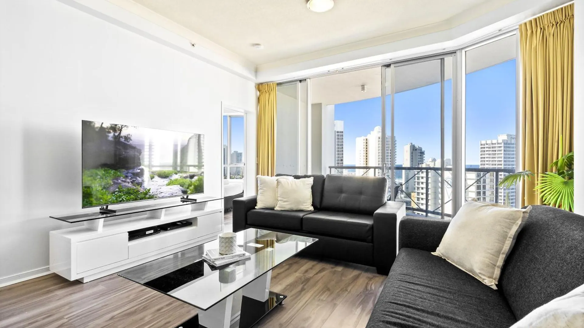 Chevron Renaissance - 3 Bedroom - Q *