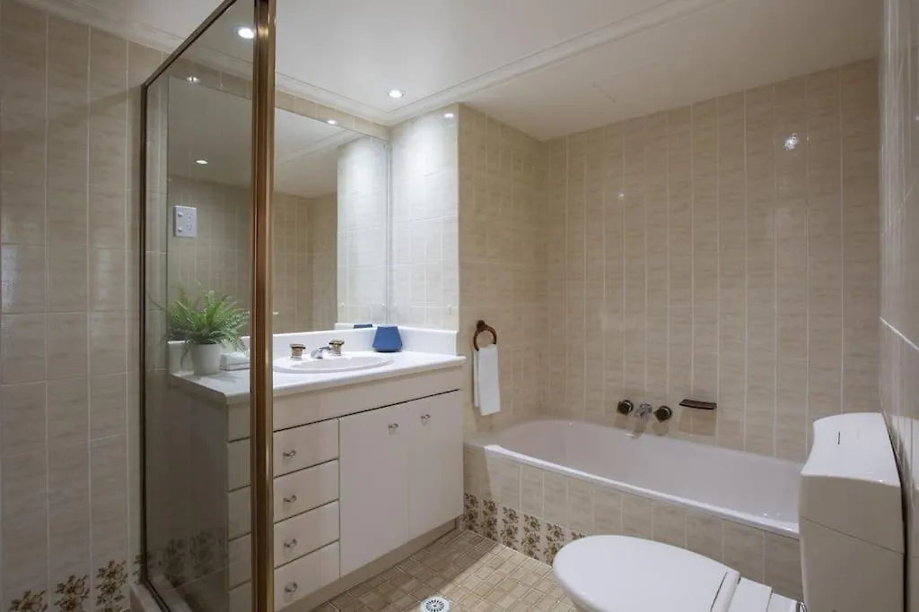2br Beachfront Family Friendly Surfers Apartment