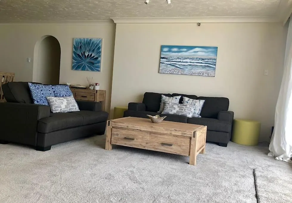Apartment 2br Beachfront Family Friendly Surfers *