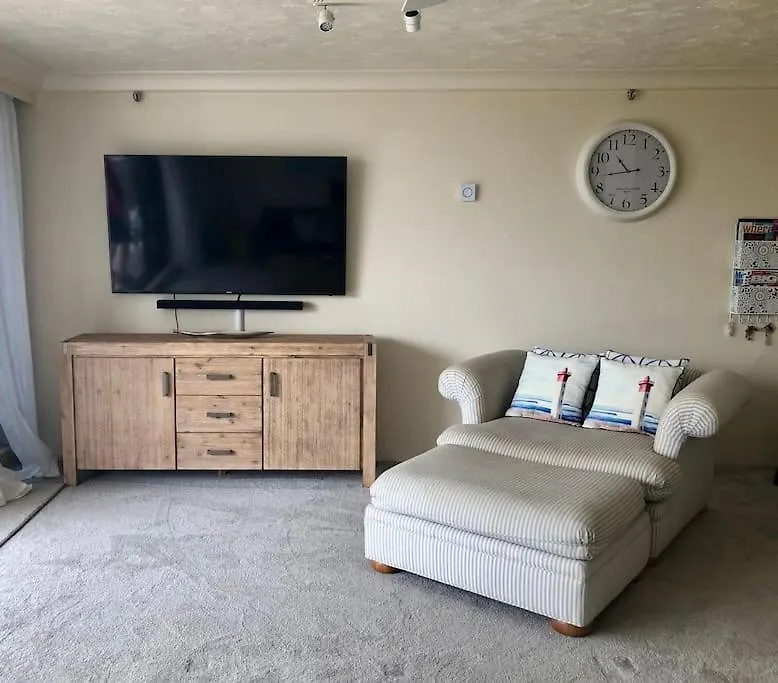 2br Beachfront Family Friendly Surfers Apartment Gold Coast