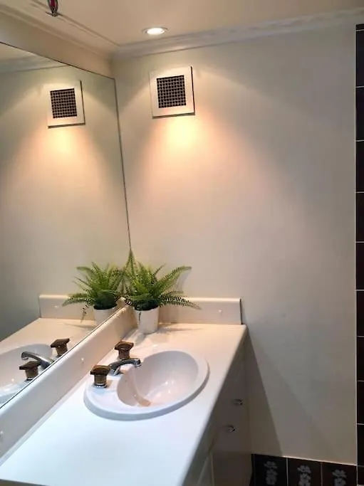 2br Beachfront Family Friendly Surfers * Gold Coast