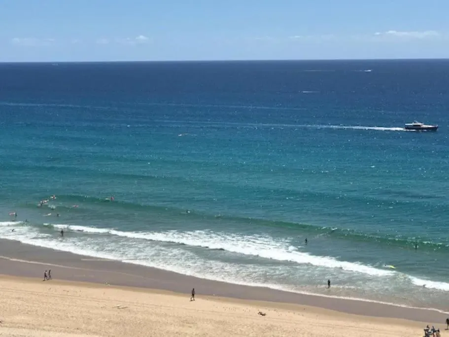 Apartment 2br Beachfront Family Friendly Surfers *