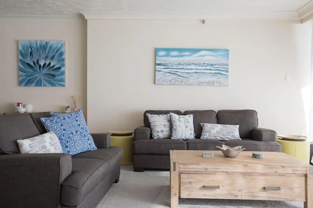 Apartment 2br Beachfront Family Friendly Surfers Gold Coast