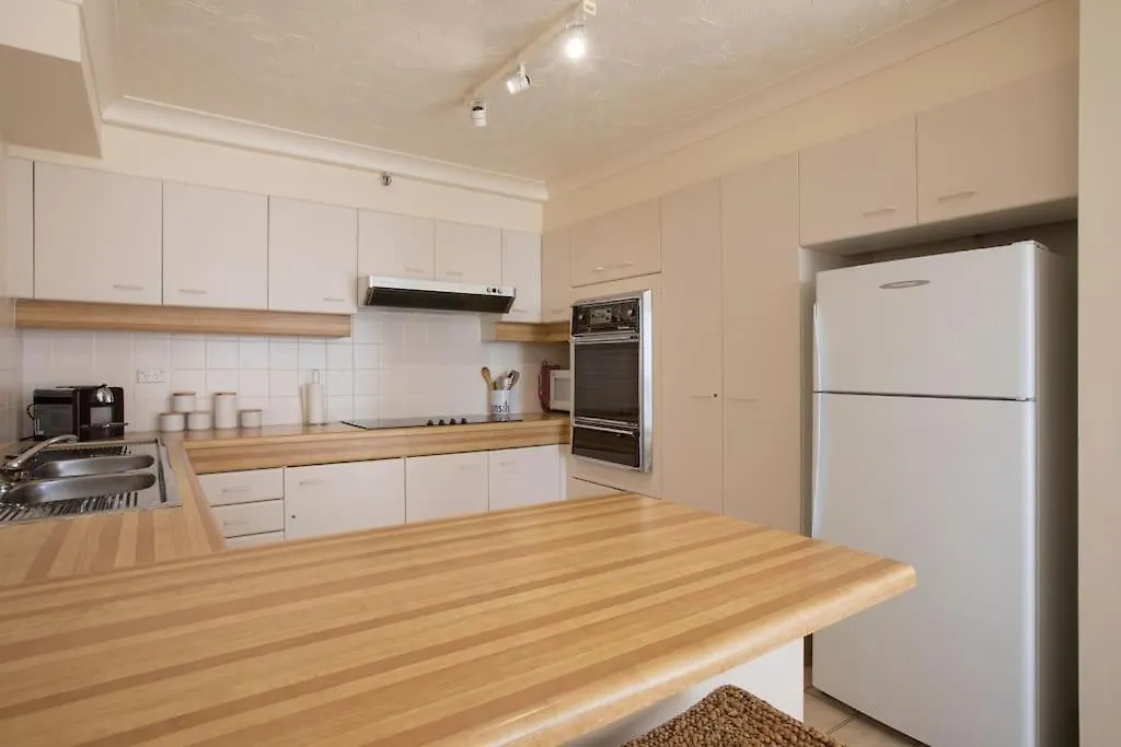 2br Beachfront Family Friendly Surfers *