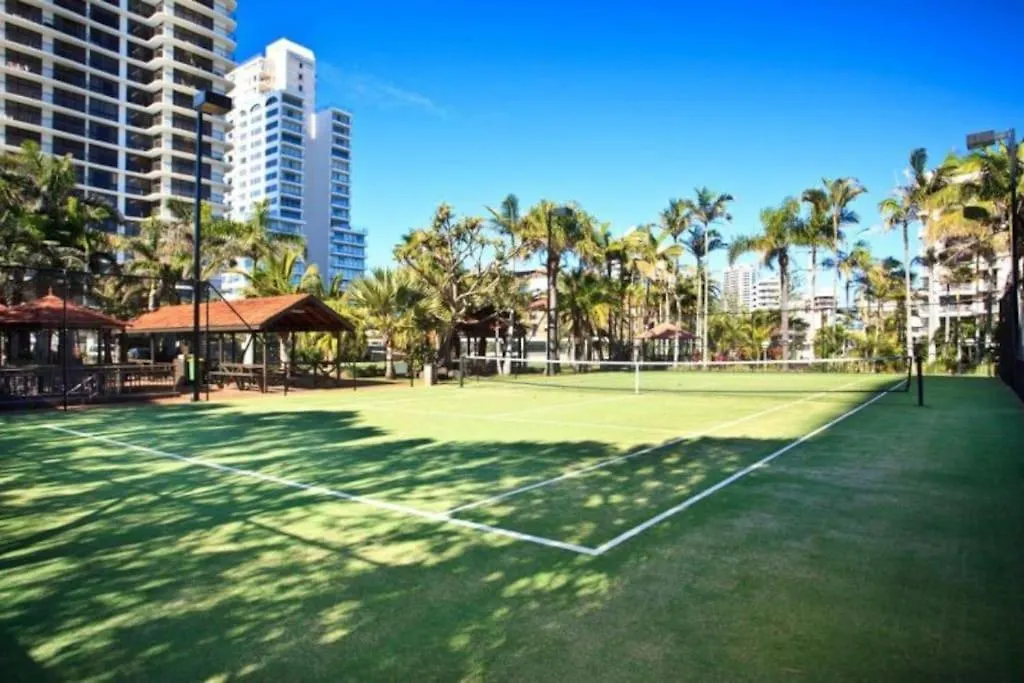 2br Beachfront Family Friendly Surfers Apartment *