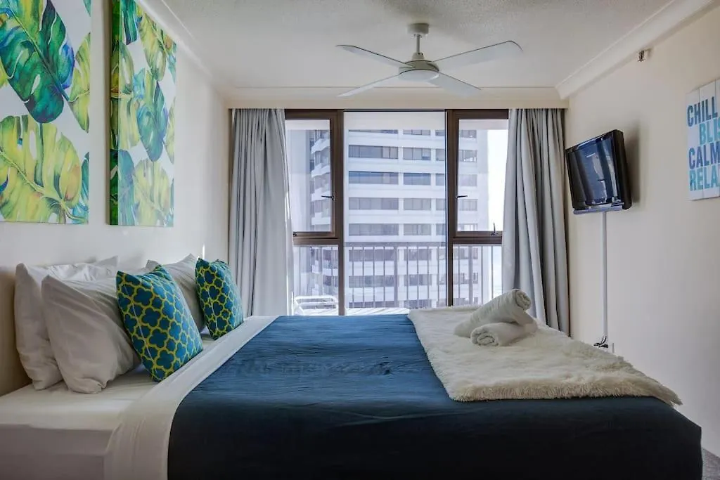 2br Beachfront Family Friendly Surfers Apartment
