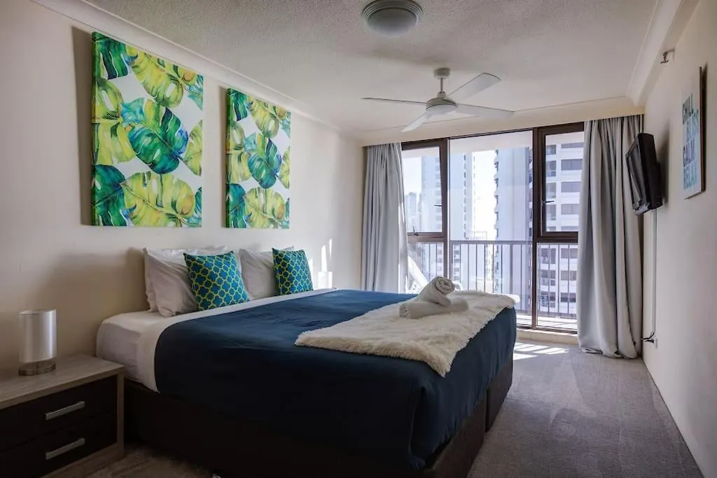 2br Beachfront Family Friendly Surfers Apartment *