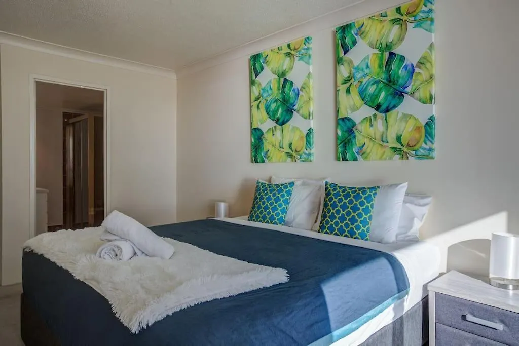 Apartment 2br Beachfront Family Friendly Surfers *
