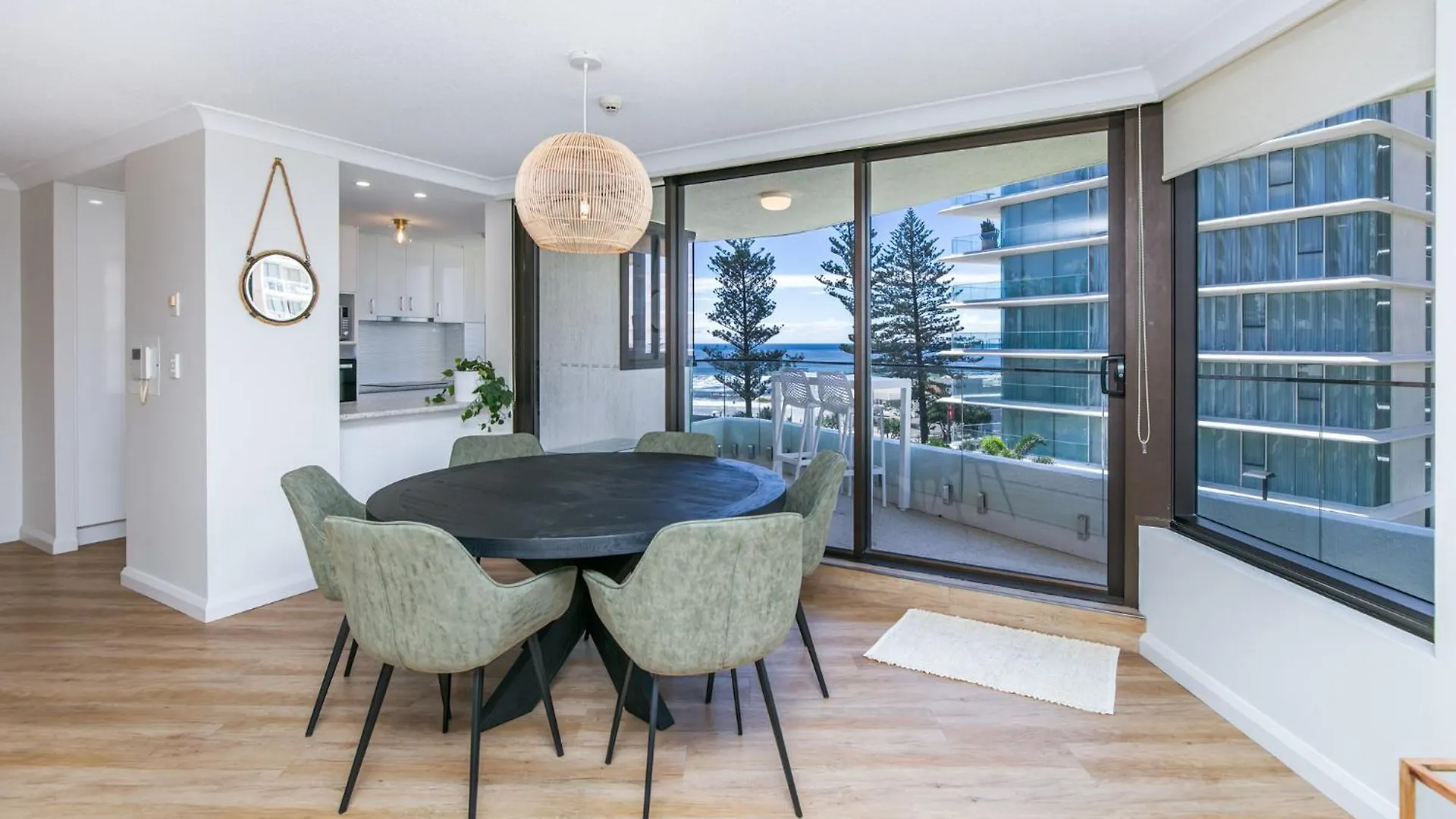 Apartment Bliss On Burleigh *