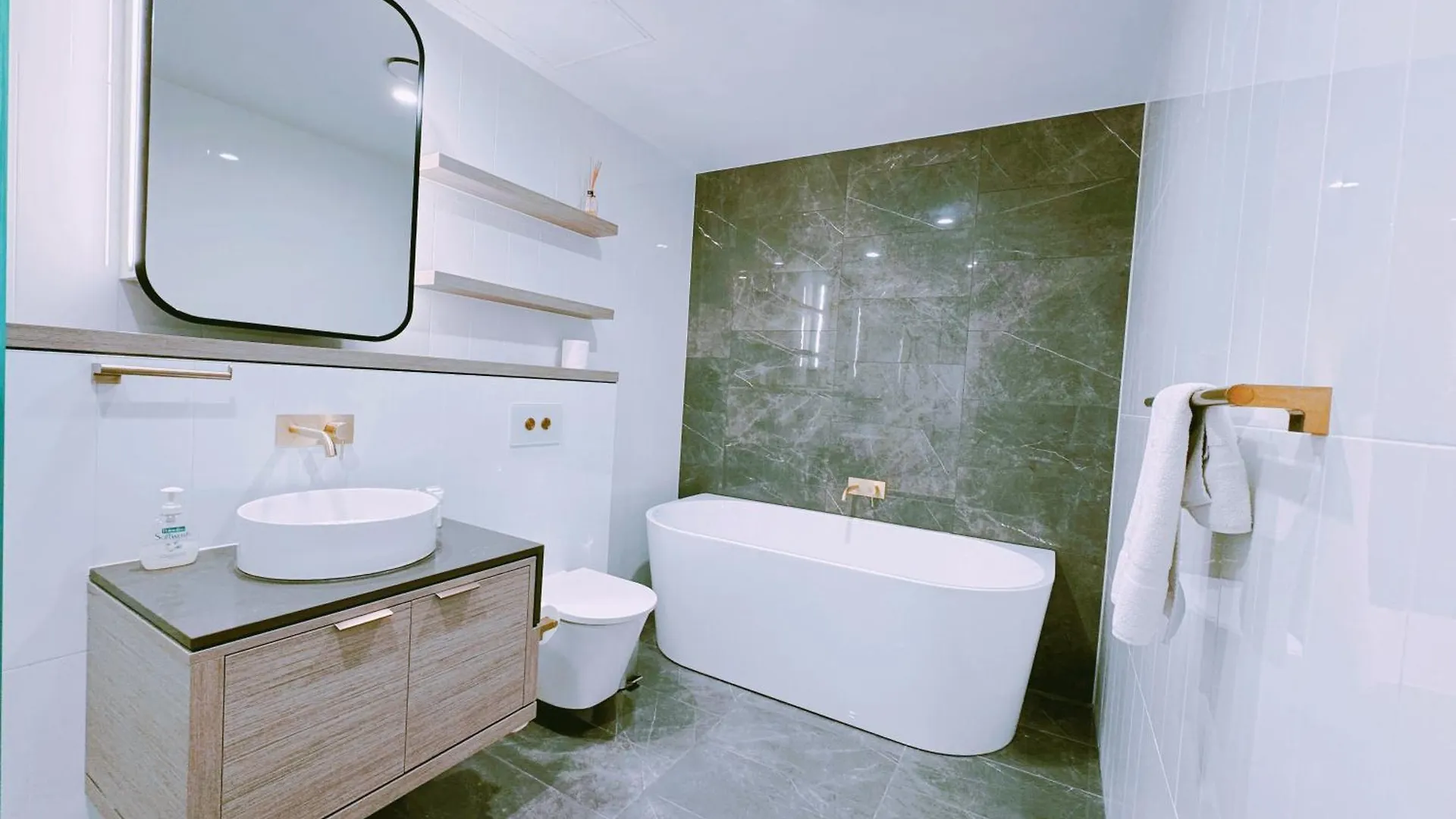 Serain Residences On 88 Esplanade Surfers Paradise Apartment Gold Coast