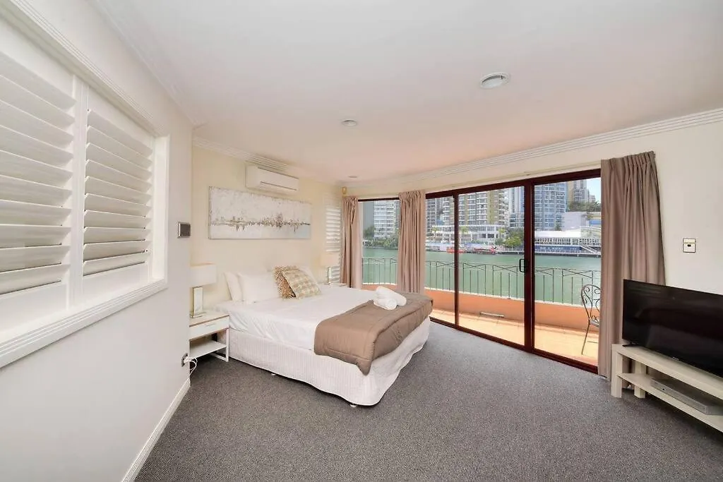 Villa Surfers Reflections Amazing Views From Your Spa! Gold Coast