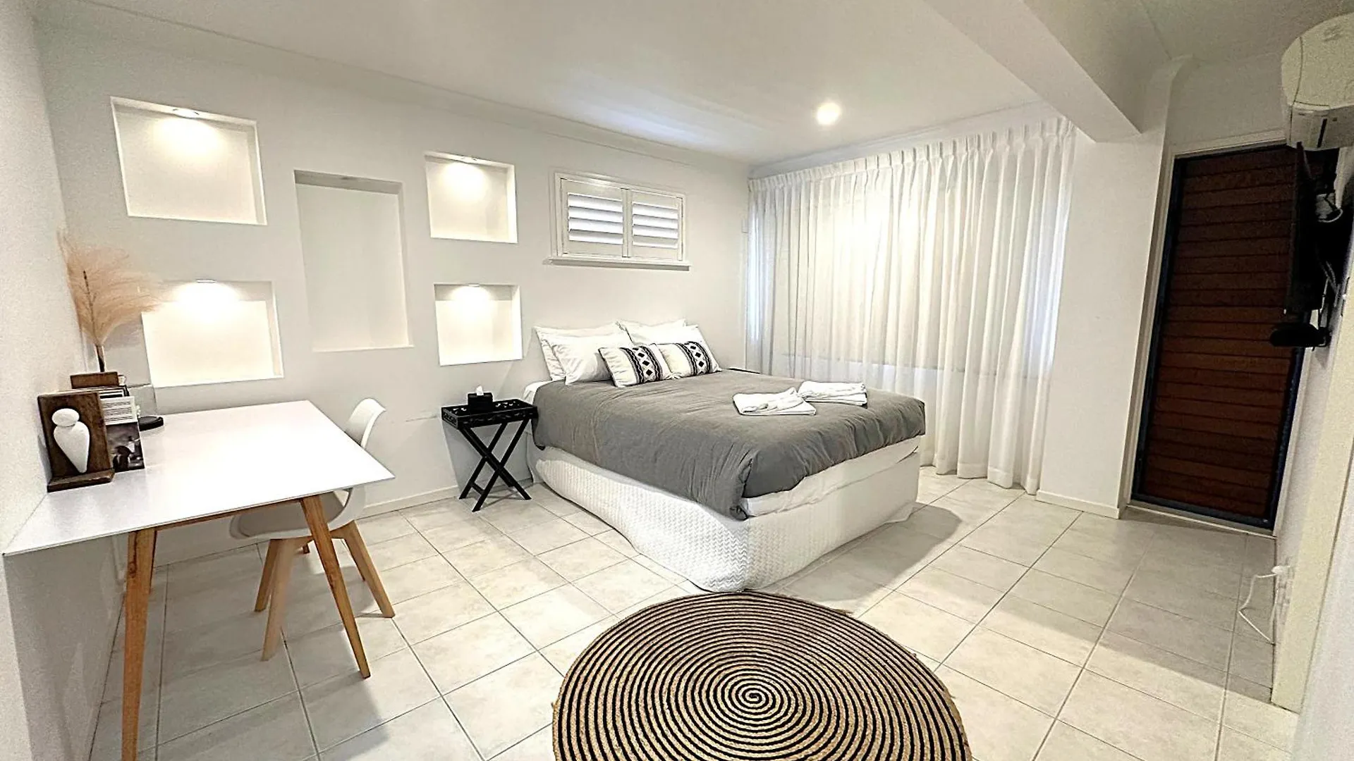Castaway In Tugun *