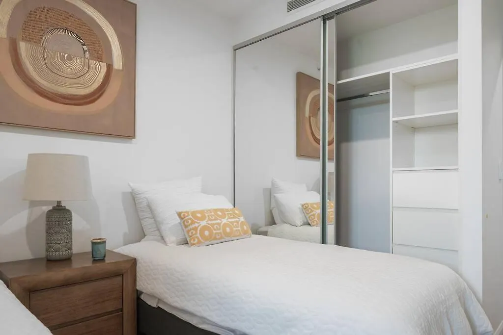 Lux Lakeside - * Gold Coast